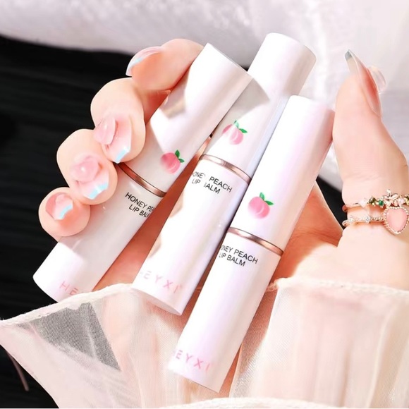 Colorless Peach Flavored Moisturizing Lip Balm - Picture 3 of 6